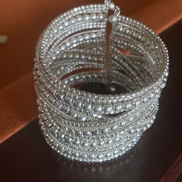 New World Market Bracelet - Picture 2 of 4